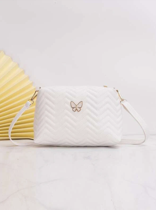 Bolso cheurón con diseño de mariposa