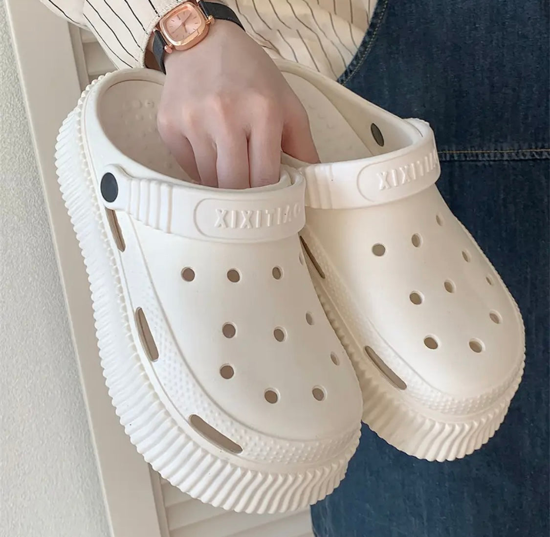 Crocs de plataforma alta